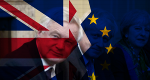 اتفقت لندن وبروكسل على ثلاث قضايا مبدئيًا للانفصال؛ حجم الديون البريطانية لأوروبا، ومصير حدود أيرلندا الشمالية، والبريطانيين المقيمين في أوروبا
البريكست