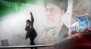 لماذا اندلعت الاحتجاجات في إيران وما آثارها المتوقعة
