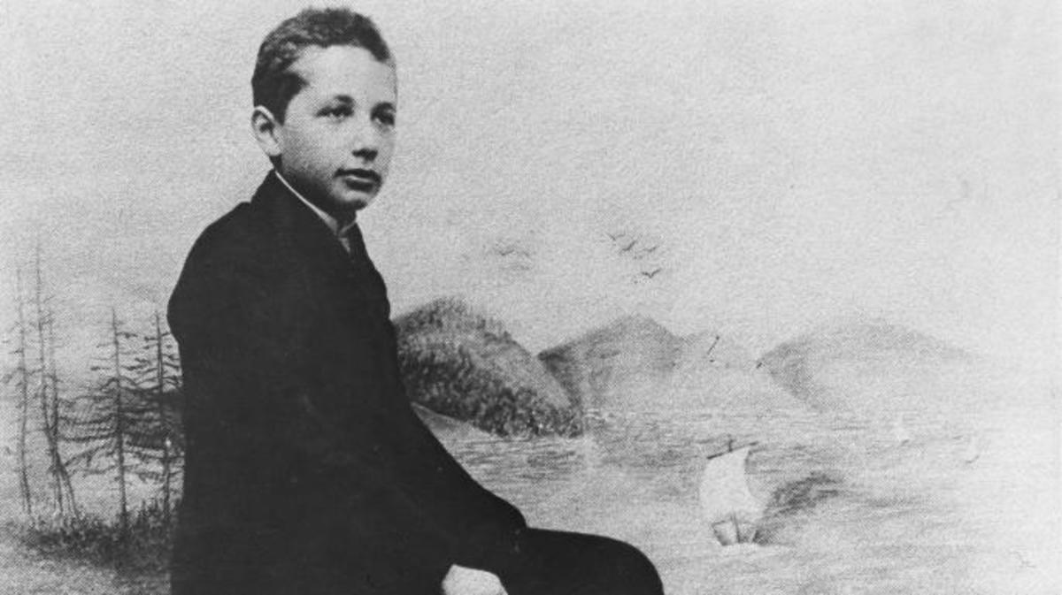 ألبرت أينشتاين طفولته وتعليمه