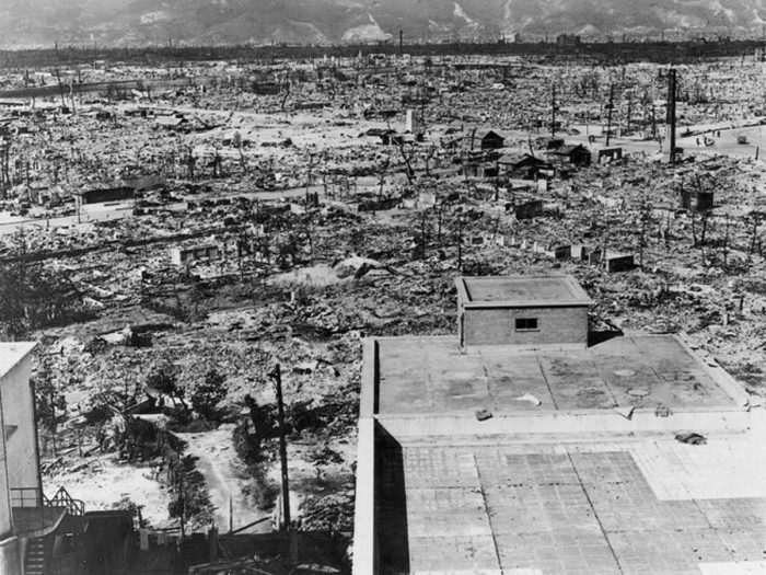 نتائج قصف هيروشيما بالقنبلة الذرية