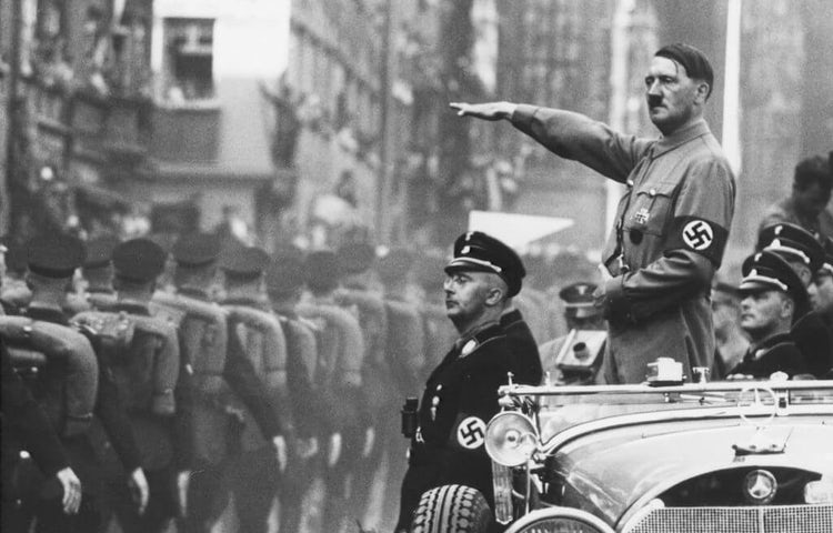 إستراتيجية أدولف هتلر السياسية