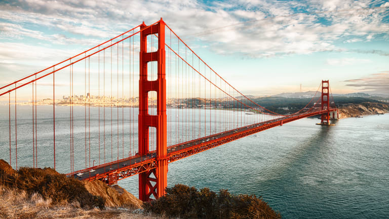 جسر البوابة الذهبية في كاليفورنيا