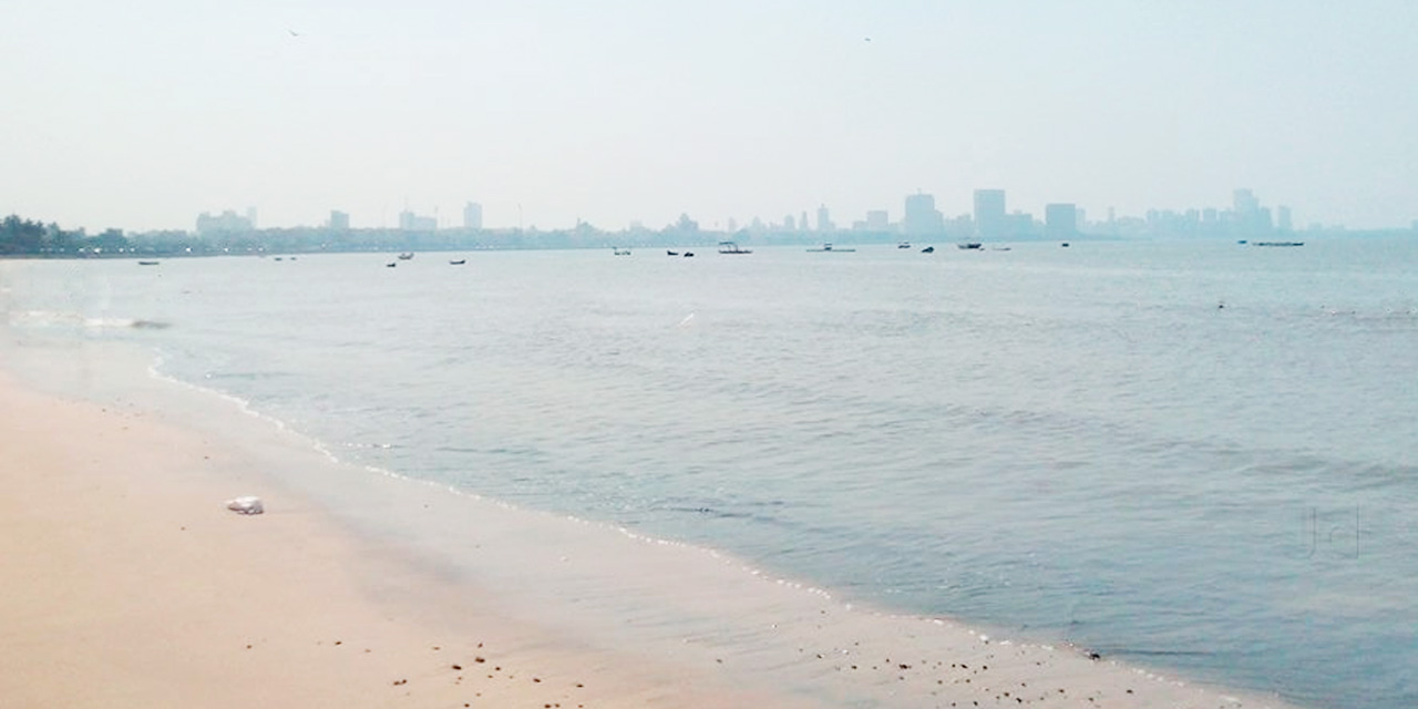 شاطئ شوباتي في مومباي