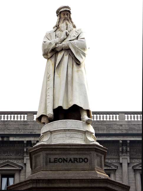 نصب ليوناردو دا فينشي التذكاري في ميلانو