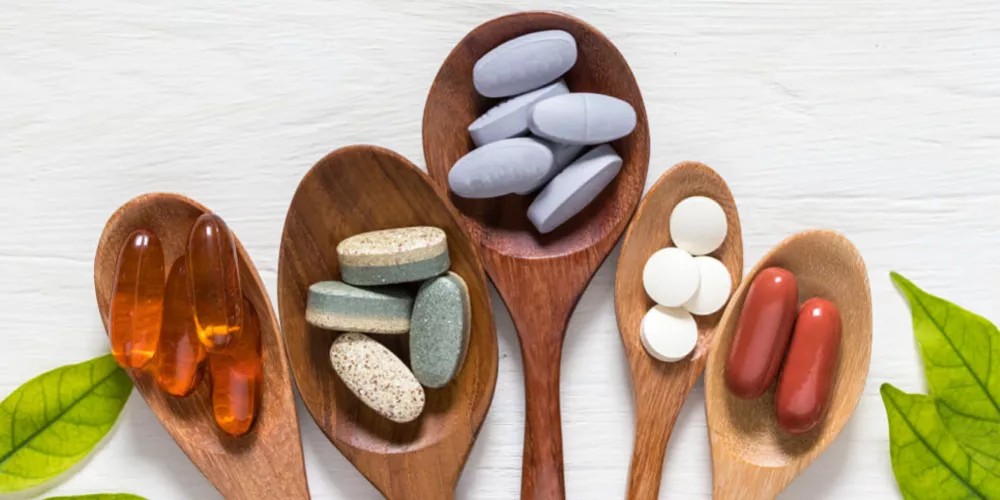 مكمل غذائي يحتوي على جميع الفيتامينات للنساء