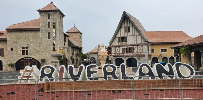 القرية الفرنسية في دبي 2024