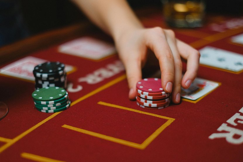 Comment Gagner au Poker au Simsinos Casino : Stratégies et Astuces de Pro